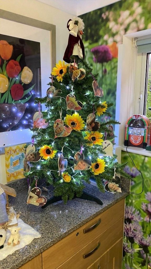 A Week Of Christmas And Chocolate At Hill House Nursing Dementia Home - Nursing Home Christmas Decorating Ideas